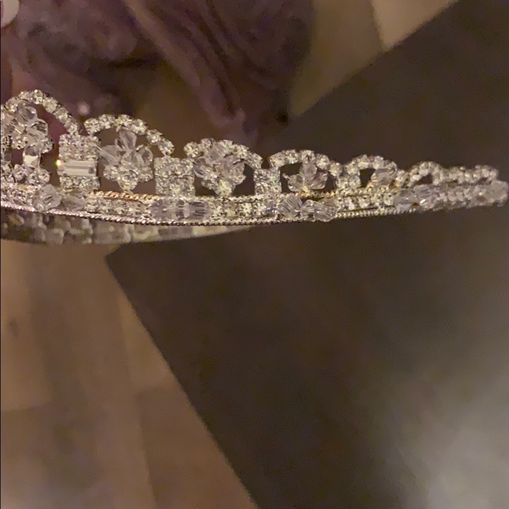 Crown - Picture 3 of 6